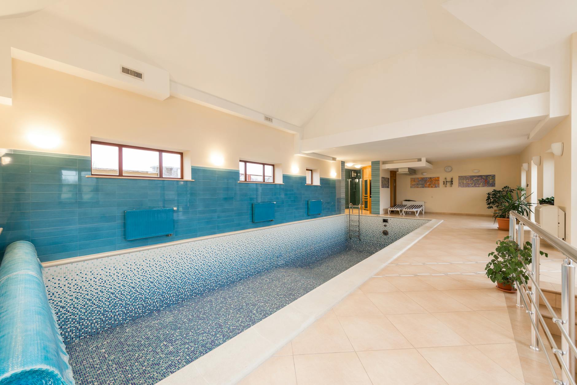 Swimming pool water containment lining for polyurea coating